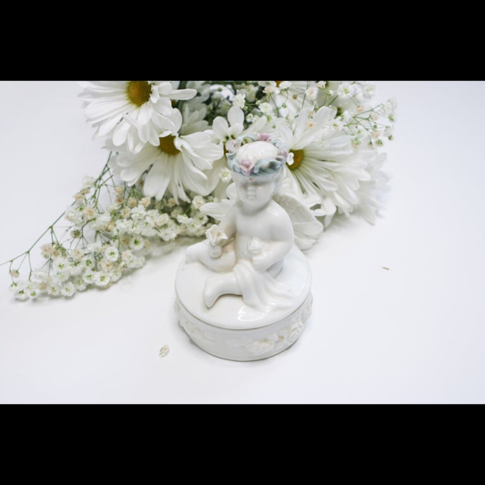 Vintage Flower Crown Cherub Box